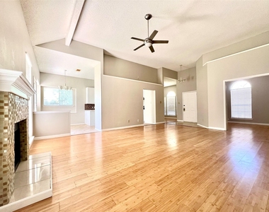 2735 Wentworth Drive - Photo Thumbnail 13