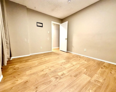 2735 Wentworth Drive - Photo Thumbnail 32