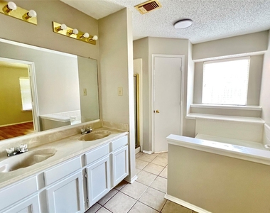 2735 Wentworth Drive - Photo Thumbnail 28