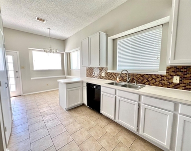 2735 Wentworth Drive - Photo Thumbnail 19