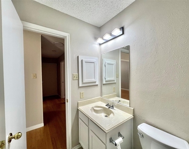 2735 Wentworth Drive - Photo Thumbnail 35