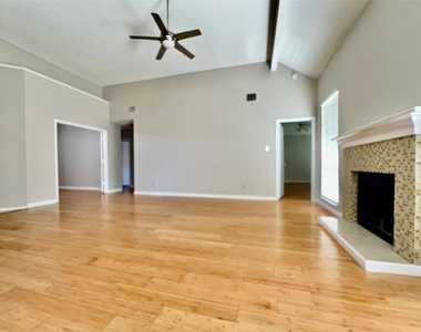 2735 Wentworth Drive - Photo Thumbnail 11