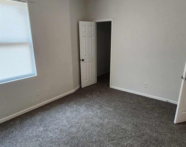 2000 May Street - Photo Thumbnail 17