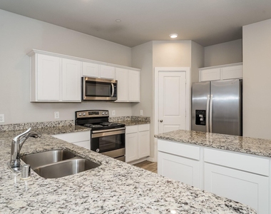 615 Sophia Way - Photo Thumbnail 6