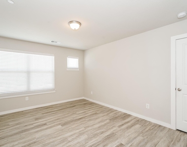 615 Sophia Way - Photo Thumbnail 9