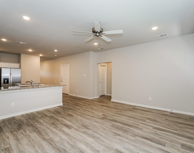 615 Sophia Way - Photo Thumbnail 3