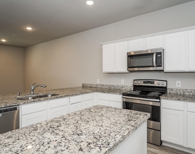 615 Sophia Way - Photo Thumbnail 5