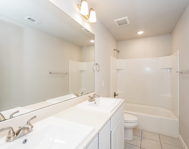 615 Sophia Way - Photo Thumbnail 13