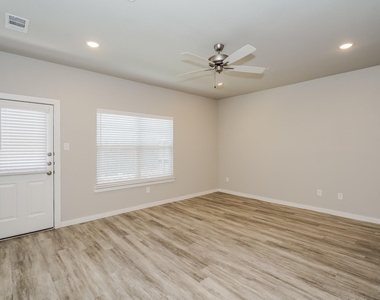 615 Sophia Way - Photo Thumbnail 1