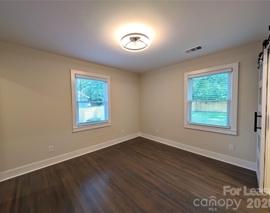 2445 Morton Street - Photo Thumbnail 11