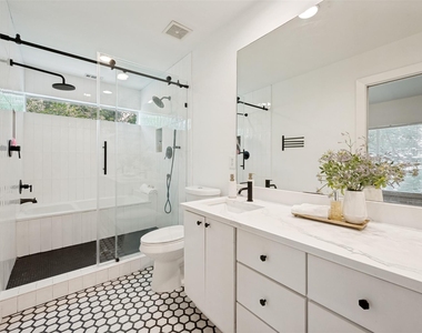 3828 San Jacinto - Photo Thumbnail 8