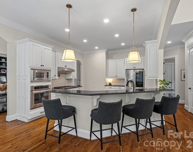3813 Lakeside Drive - Photo Thumbnail 8