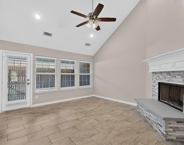 829 Summercreek Drive - Photo Thumbnail 4