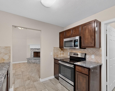 829 Summercreek Drive - Photo Thumbnail 12