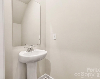 6126 Starview Terrace - Photo Thumbnail 9