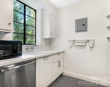 1121 Myrtle Avenue - Photo Thumbnail 5