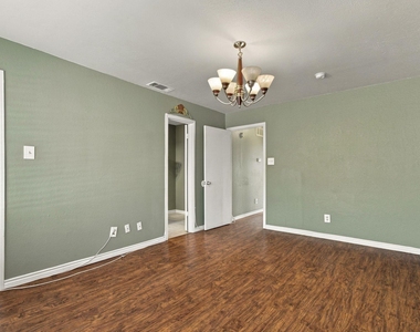 3550 Country Square Drive - Photo Thumbnail 14