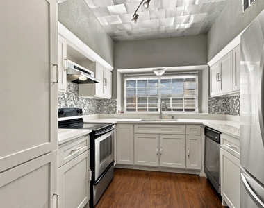 3550 Country Square Drive - Photo Thumbnail 8