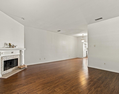 3550 Country Square Drive - Photo Thumbnail 5