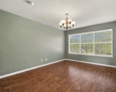 3550 Country Square Drive - Photo Thumbnail 13