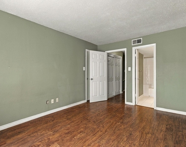 3550 Country Square Drive - Photo Thumbnail 18