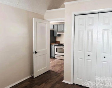 104 Malvern Drive - Photo Thumbnail 8