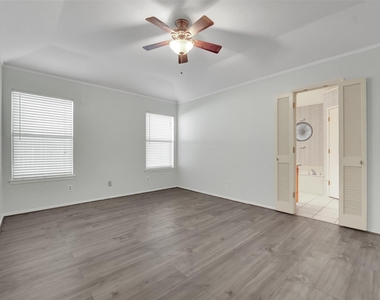 916 Pierce Arrow Drive - Photo Thumbnail 16