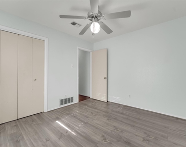 916 Pierce Arrow Drive - Photo Thumbnail 14