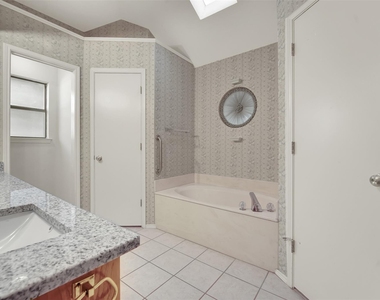 916 Pierce Arrow Drive - Photo Thumbnail 18