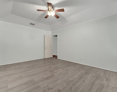916 Pierce Arrow Drive - Photo Thumbnail 17