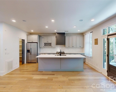 617 W Worthington Avenue - Photo Thumbnail 6