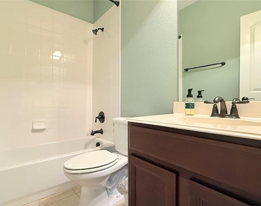 3912 Amberwood Drive - Photo Thumbnail 18