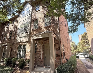 3912 Amberwood Drive - Photo Thumbnail 1