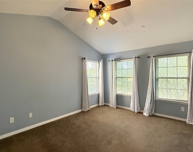 3912 Amberwood Drive - Photo Thumbnail 14