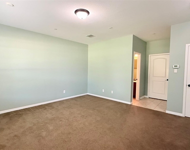 3912 Amberwood Drive - Photo Thumbnail 9