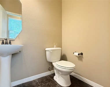 3912 Amberwood Drive - Photo Thumbnail 19