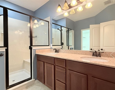 3912 Amberwood Drive - Photo Thumbnail 15
