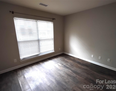 505 N Graham Street - Photo Thumbnail 7