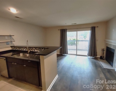 505 N Graham Street - Photo Thumbnail 3