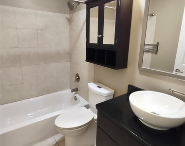 505 N Graham Street - Photo Thumbnail 9