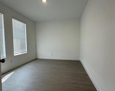 1316 Rockwell Drive - Photo Thumbnail 8
