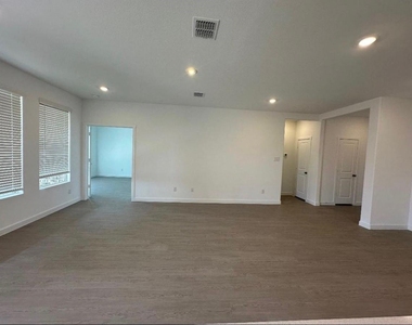 1316 Rockwell Drive - Photo Thumbnail 4