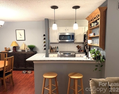 417 W 8th Street - Photo Thumbnail 2