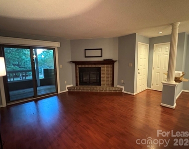 417 W 8th Street - Photo Thumbnail 4