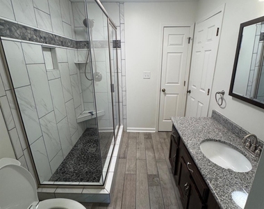 417 W 8th Street - Photo Thumbnail 9