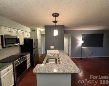 417 W 8th Street - Photo Thumbnail 1