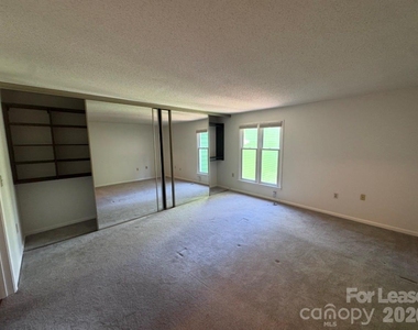 417 W 8th Street - Photo Thumbnail 6
