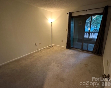 417 W 8th Street - Photo Thumbnail 10