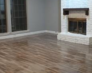 2202 Greenbriar Court - Photo Thumbnail 2