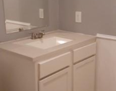 2202 Greenbriar Court - Photo Thumbnail 9